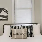 City Charm 2Br Apartment - Clark 4
