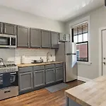 City Charm 2Br Apartment - Clark 4