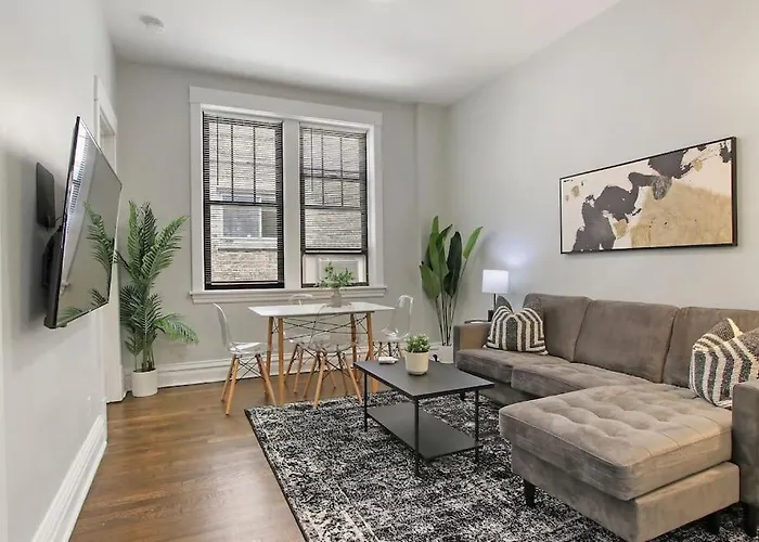 City Charm 2Br Apartment - Clark 4
