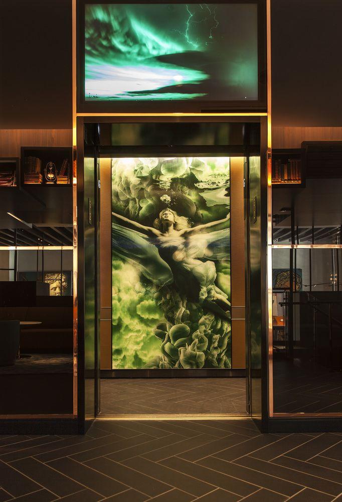 Emc2, Autograph Collection Chicago