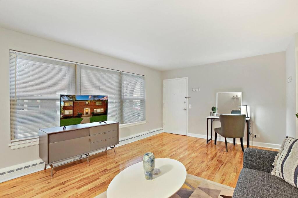 1br Cozy Apt With Serene Local Vibe - Foster 1n & 2n Chicago