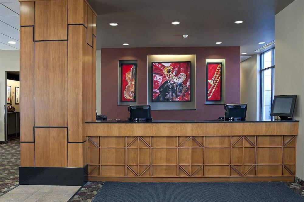 South Loop Hotel 3*