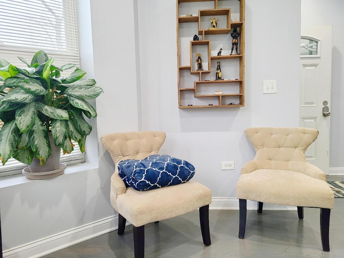 Beautiful 2 Bedroom 2 Bath Near United Center