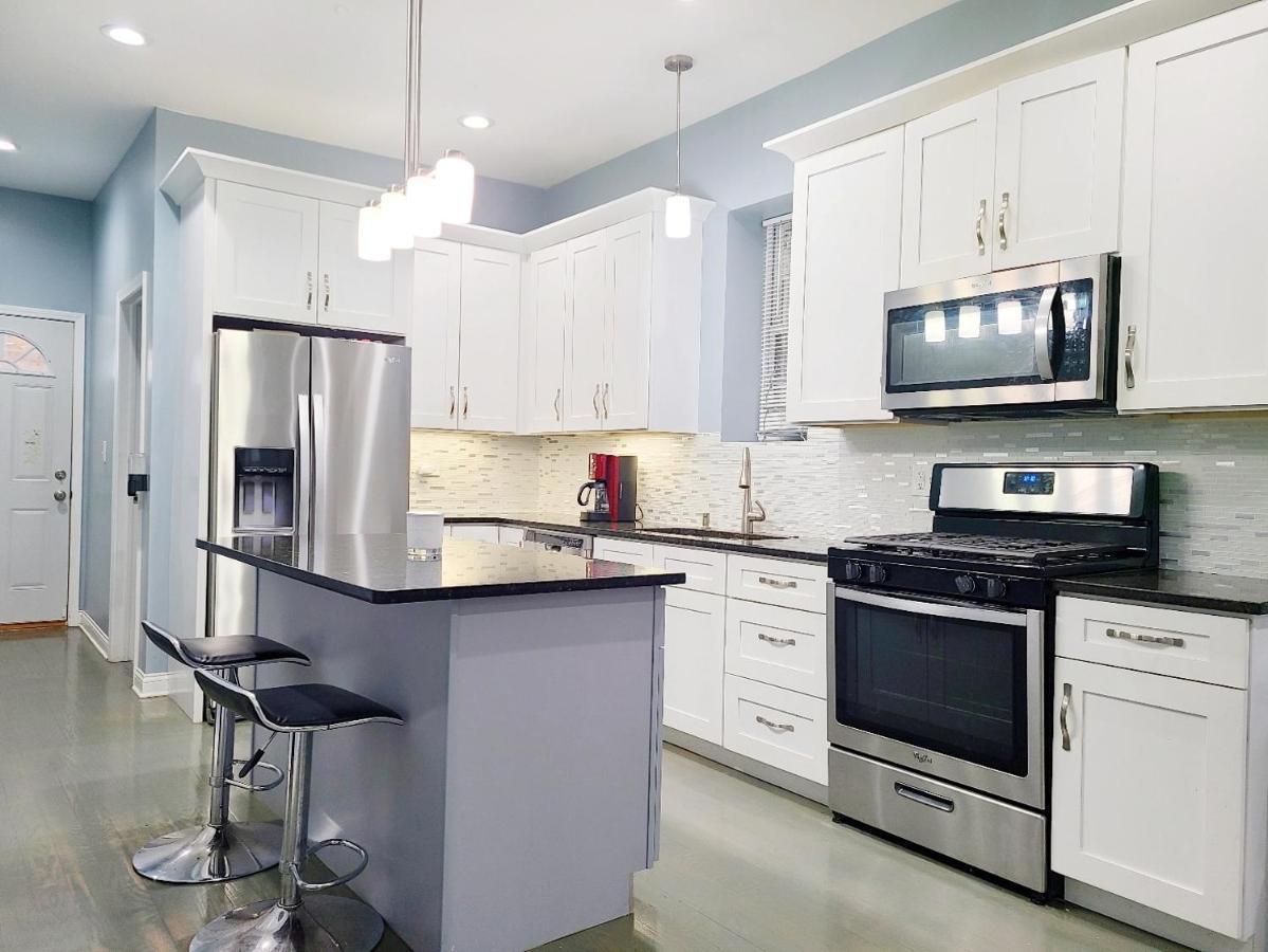 Beautiful 2 Bedroom 2 Bath Near United Center
