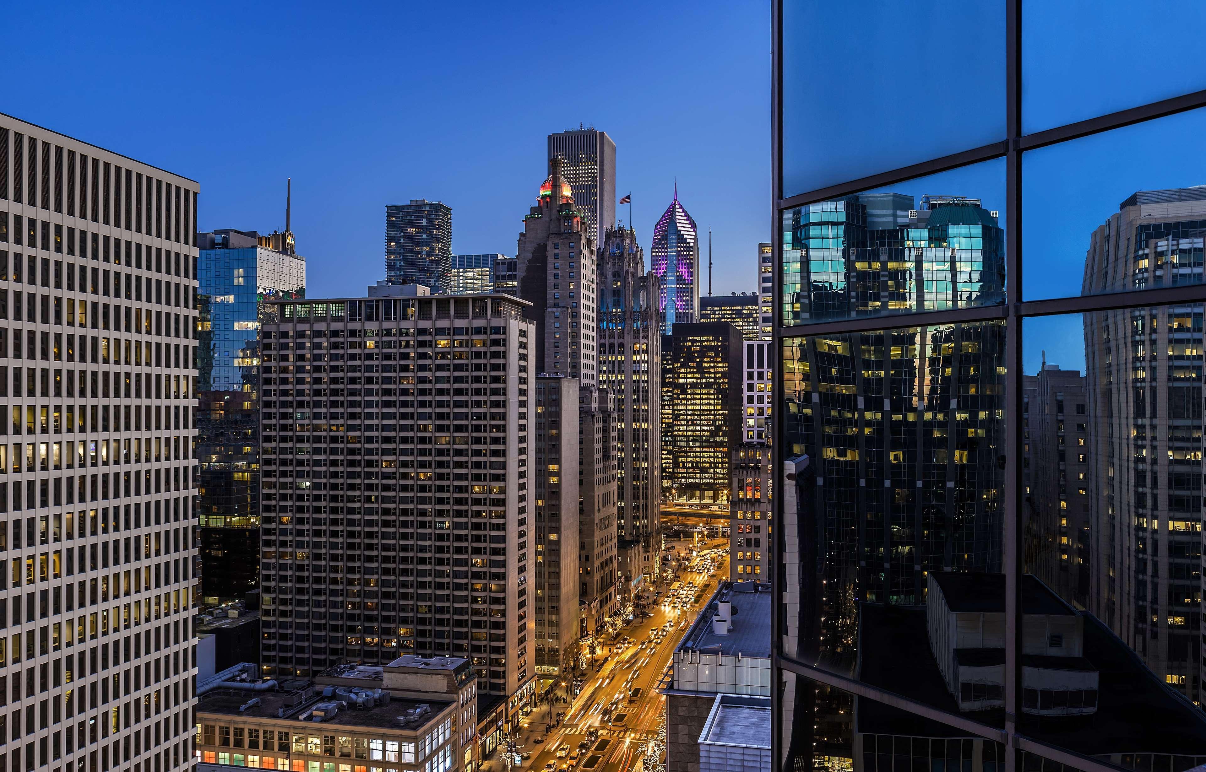 By Marriott Downtown Magnificent Mile Hotel