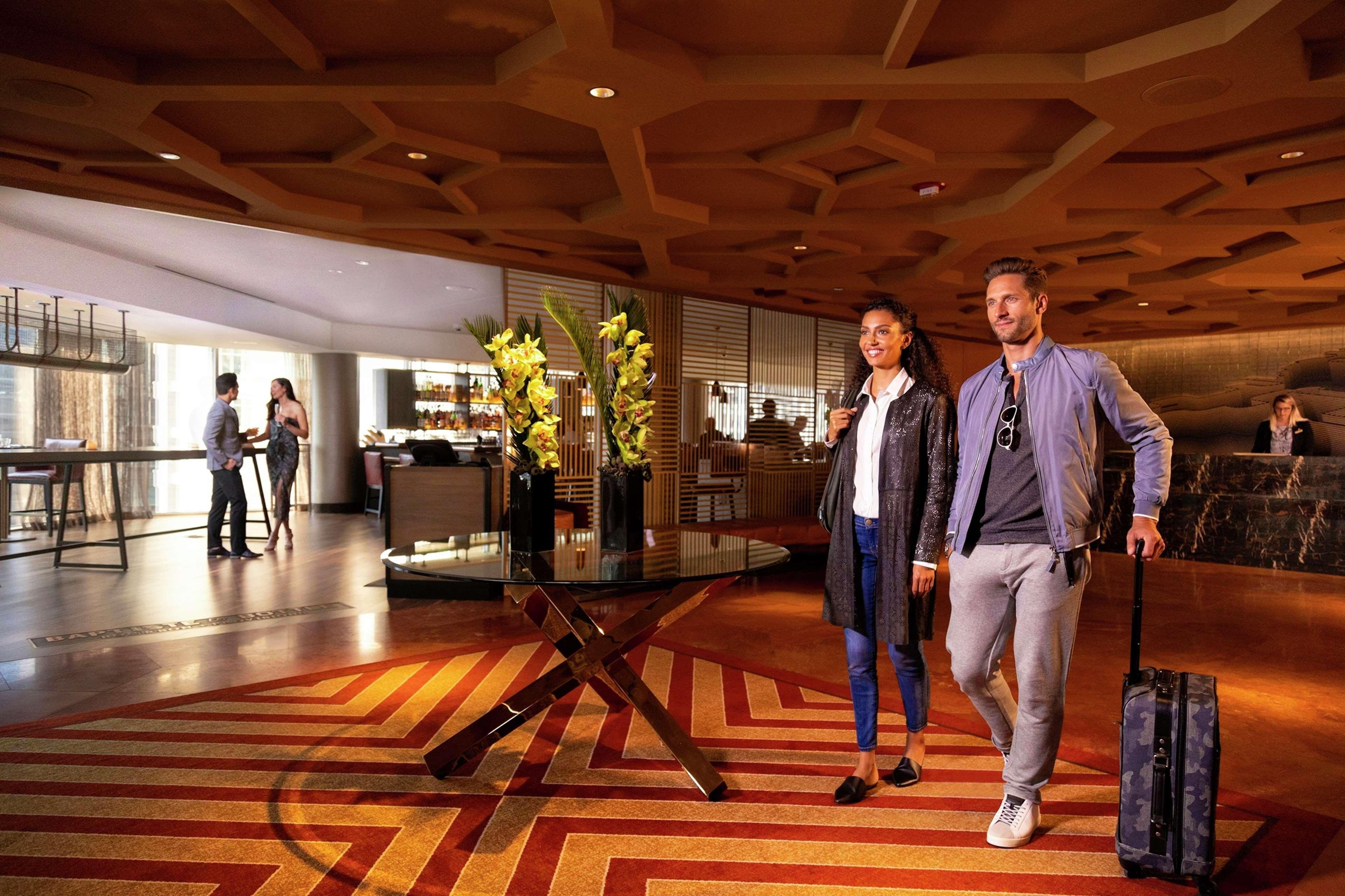 By Marriott Downtown Magnificent Mile Hotel 5*