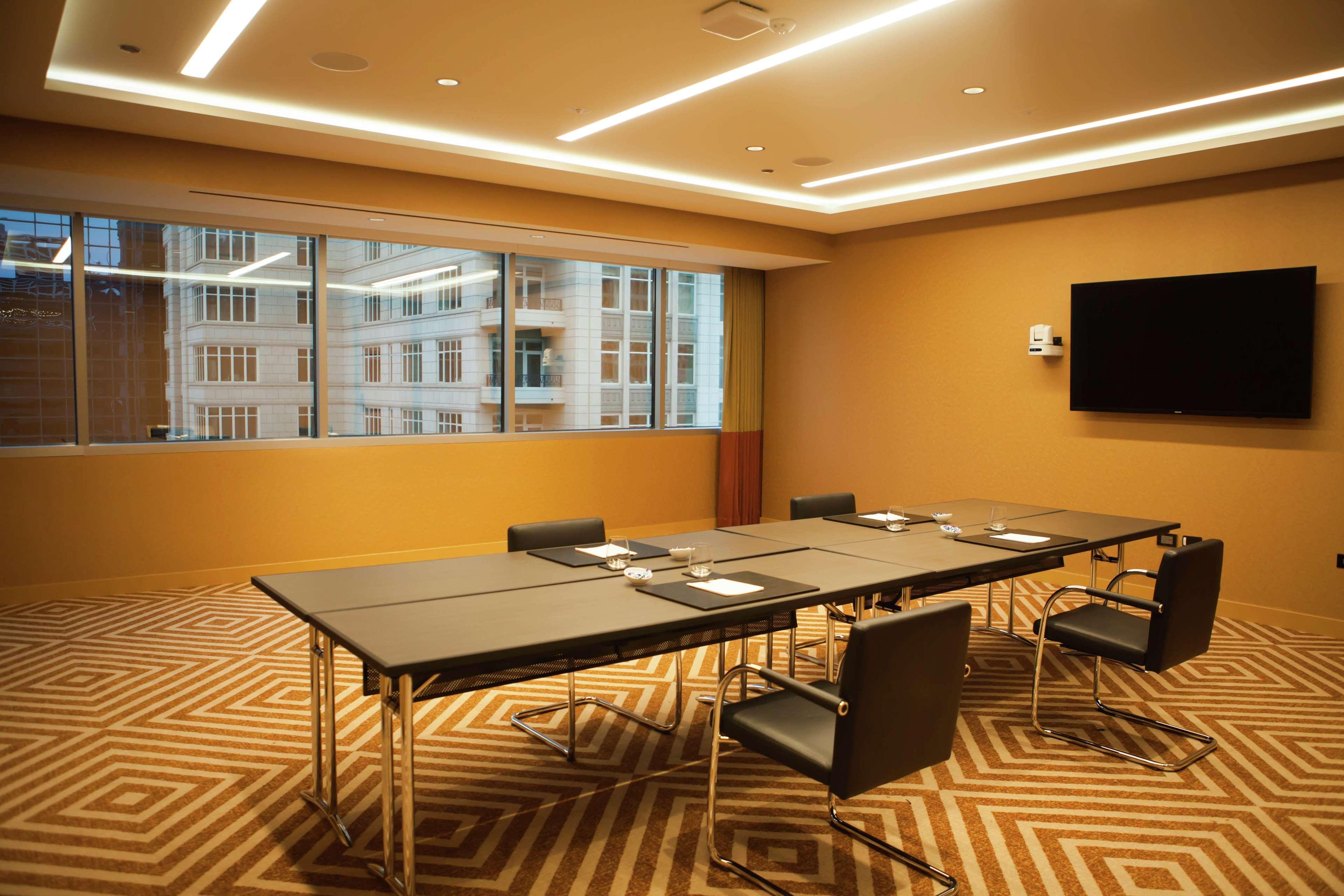 By Marriott Downtown Magnificent Mile Hotel