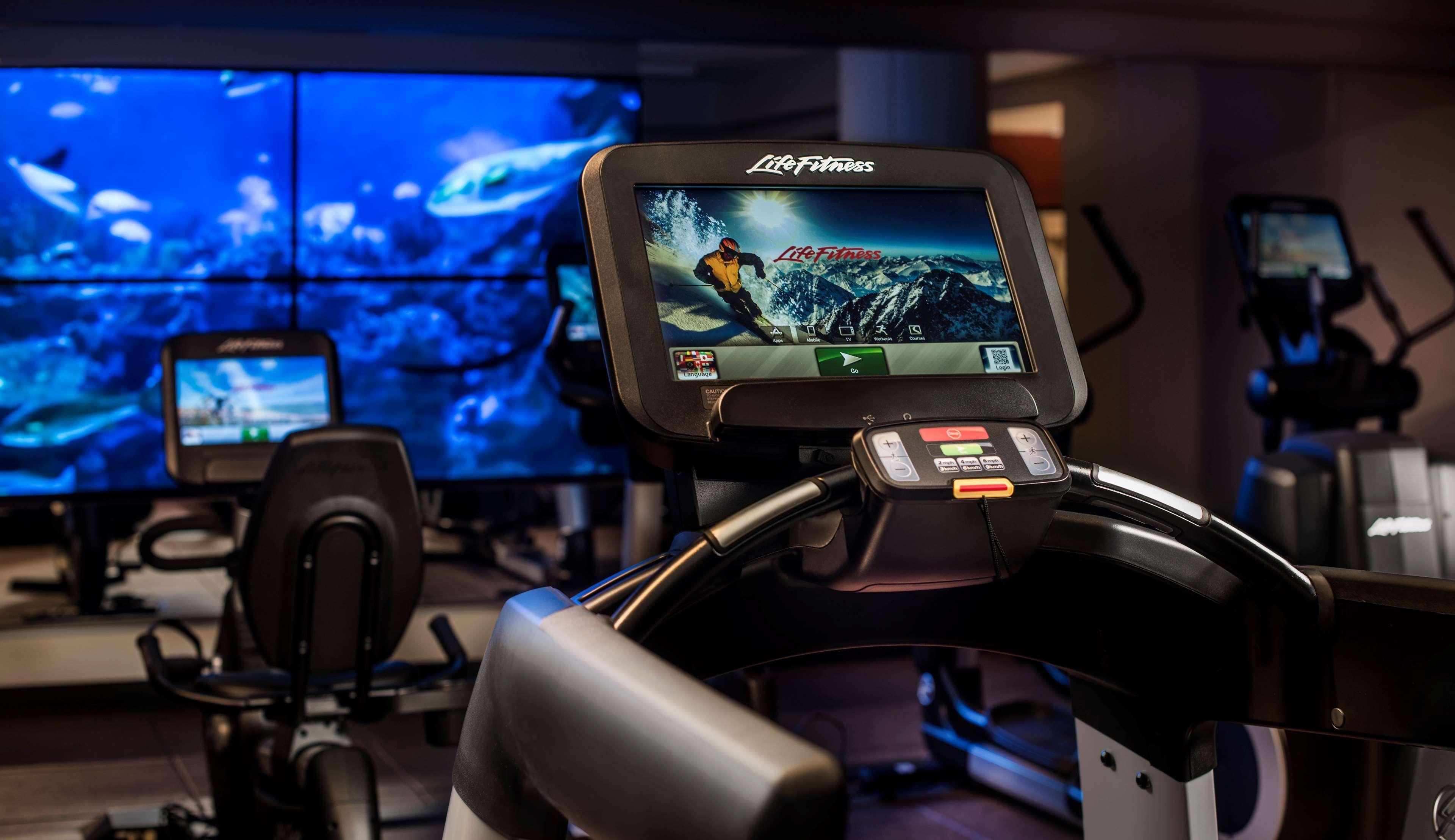 By Marriott Downtown Magnificent Mile Hotel 5*