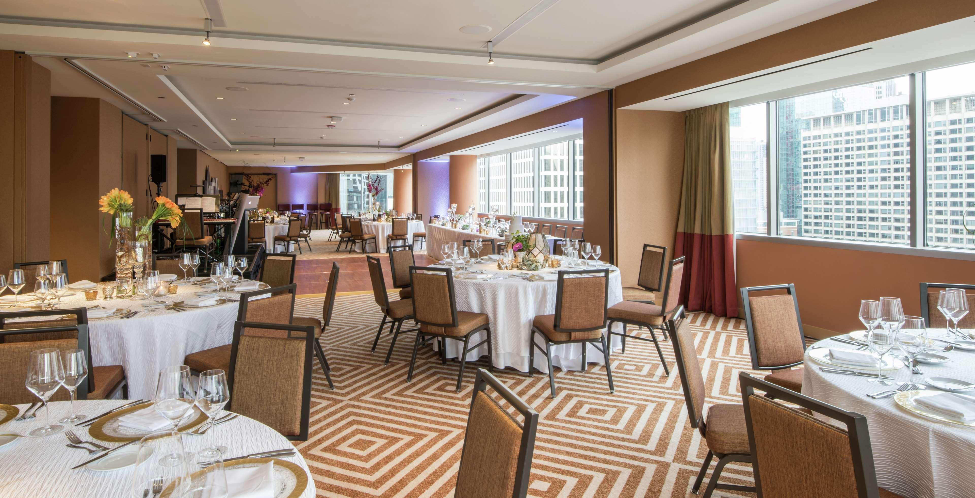 By Marriott Downtown Magnificent Mile Hotel 5*