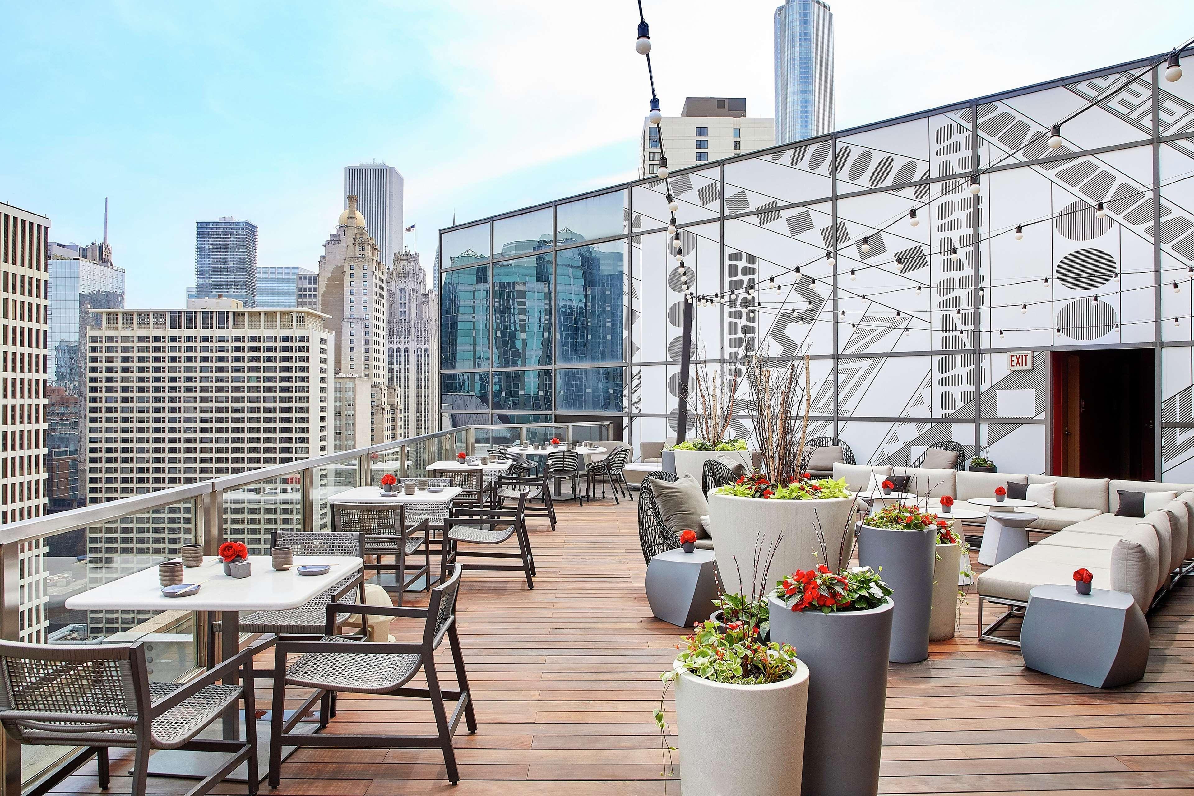 By Marriott Downtown Magnificent Mile Hotel
