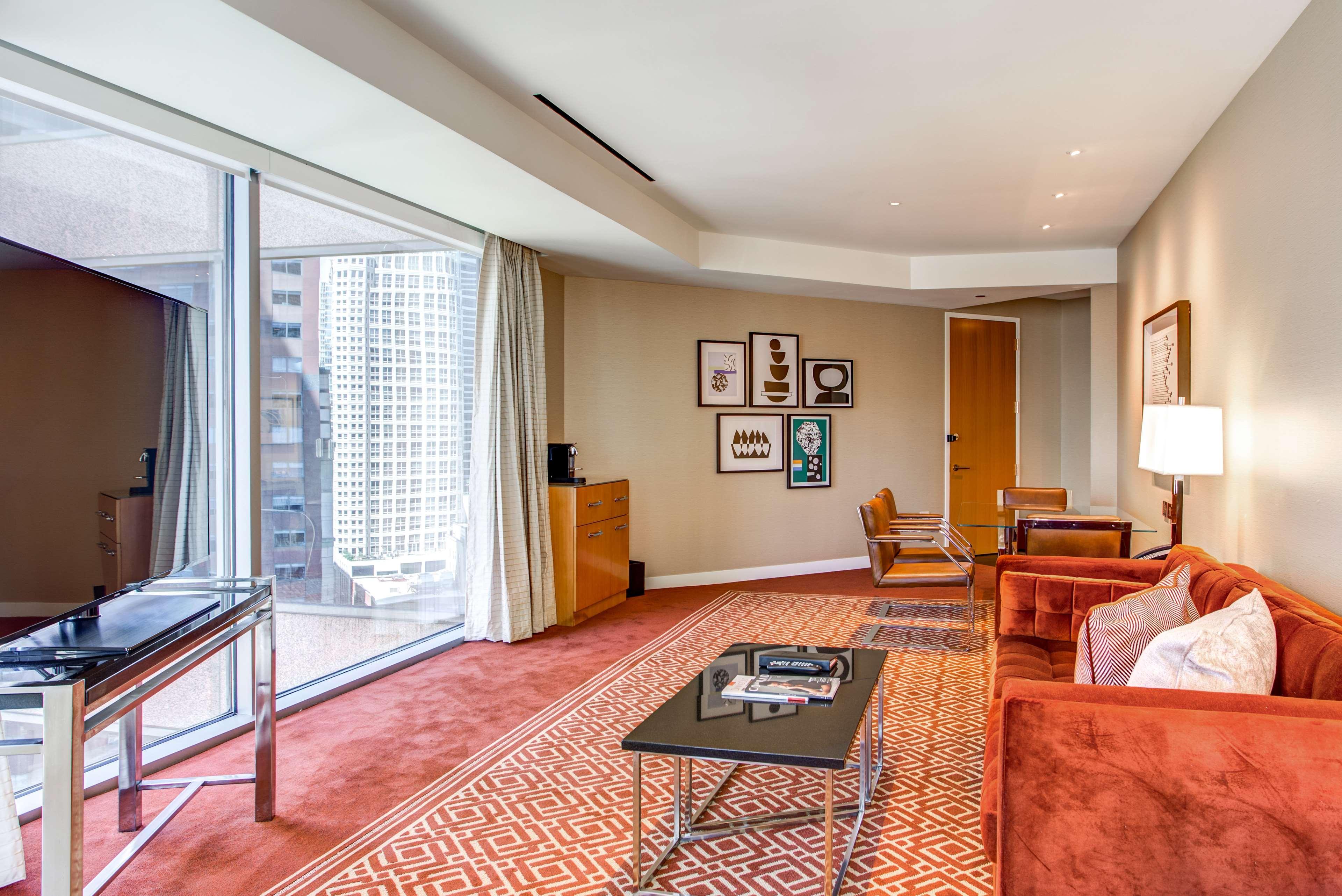 By Marriott Downtown Magnificent Mile 5* Chicago