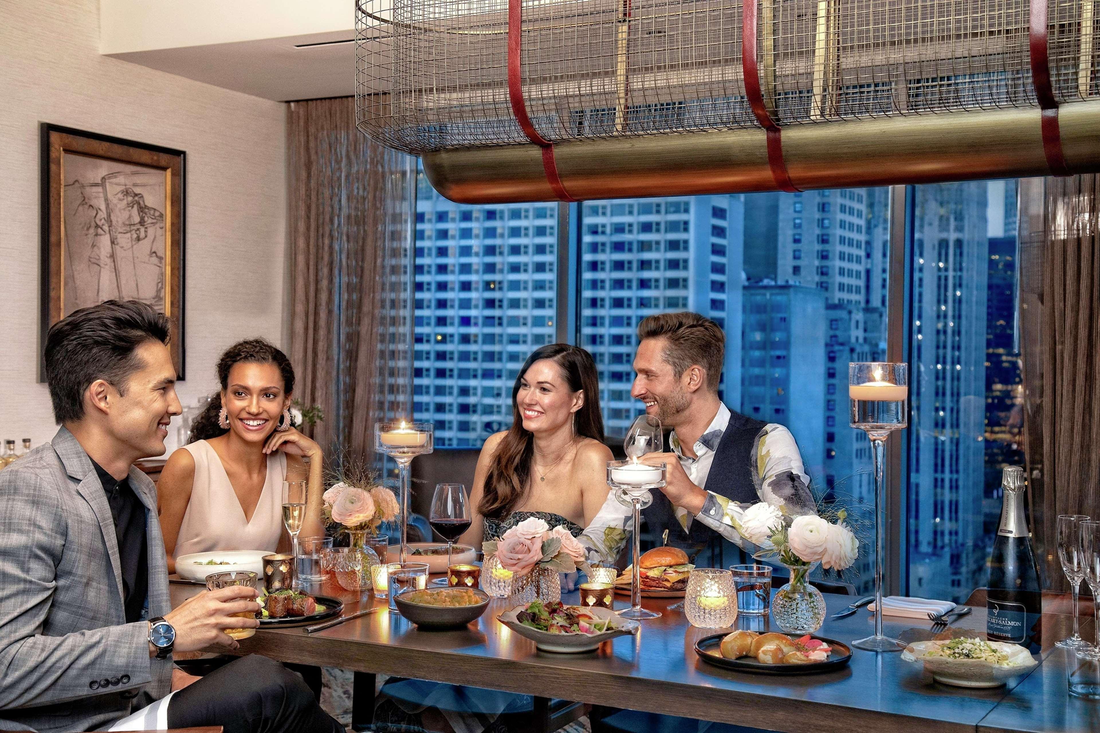 By Marriott Downtown Magnificent Mile 5*