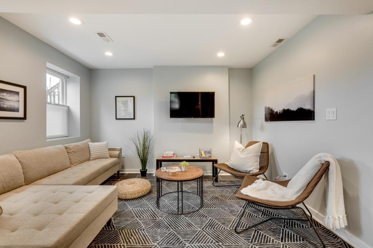 Private Deck And Backyard Perfect For Your Entire Group! Walk To The United Center * Chicago