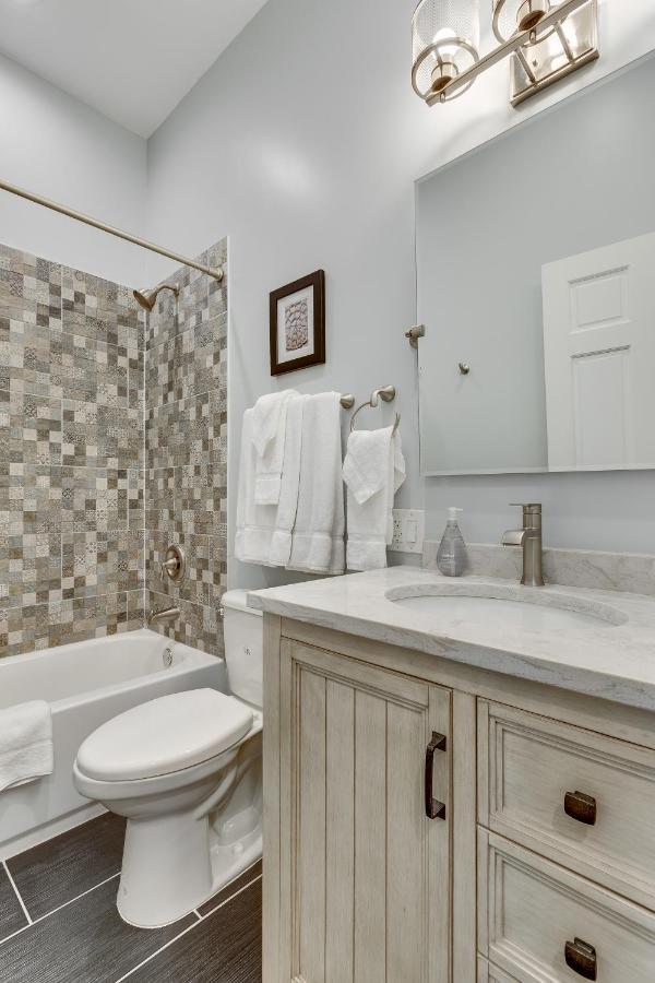 Private Deck And Backyard Perfect For Your Entire Group! Walk To The United Center * Chicago