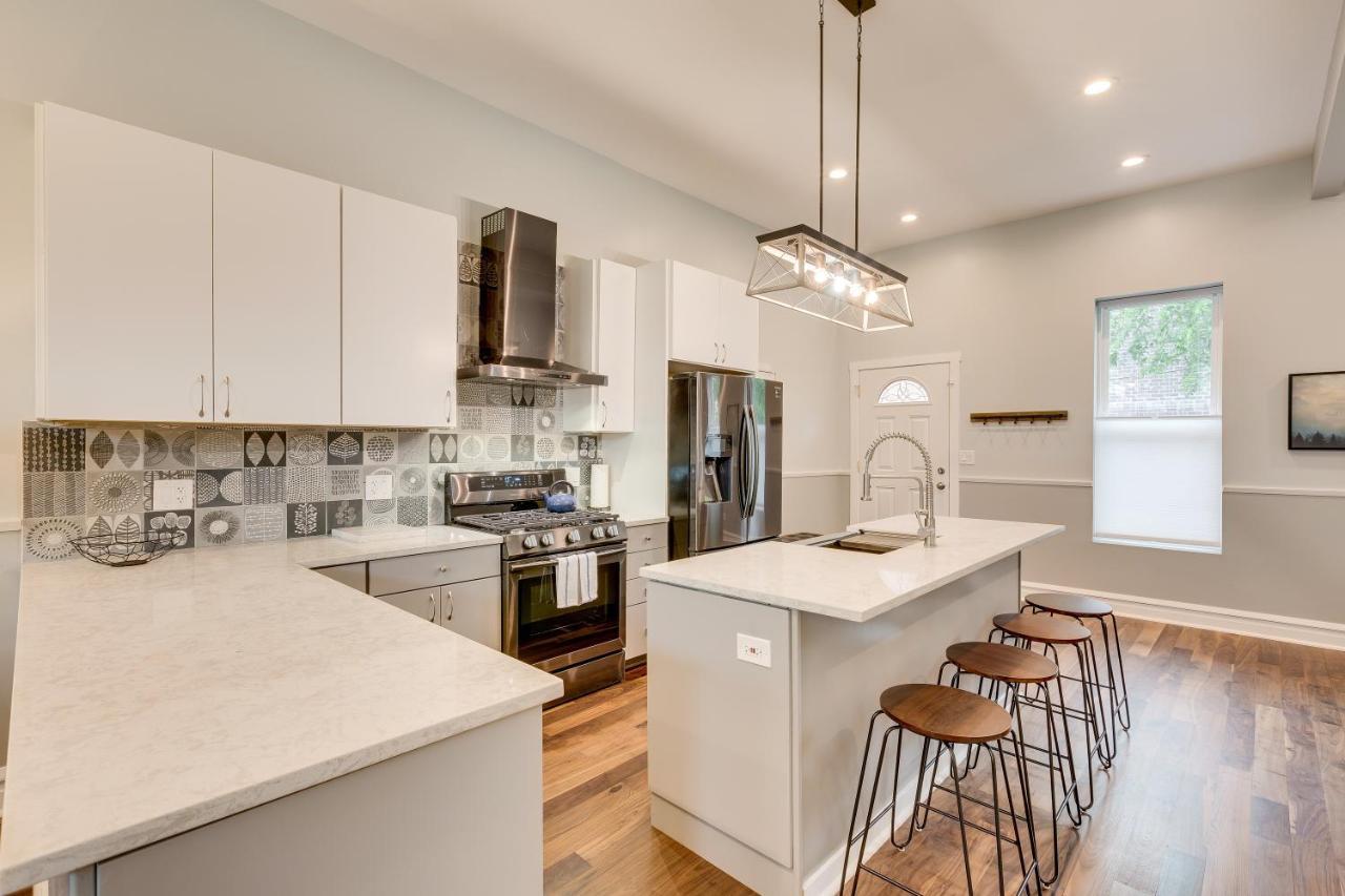 Private Deck And Backyard Perfect For Your Entire Group! Walk To The United Center Casa de férias *