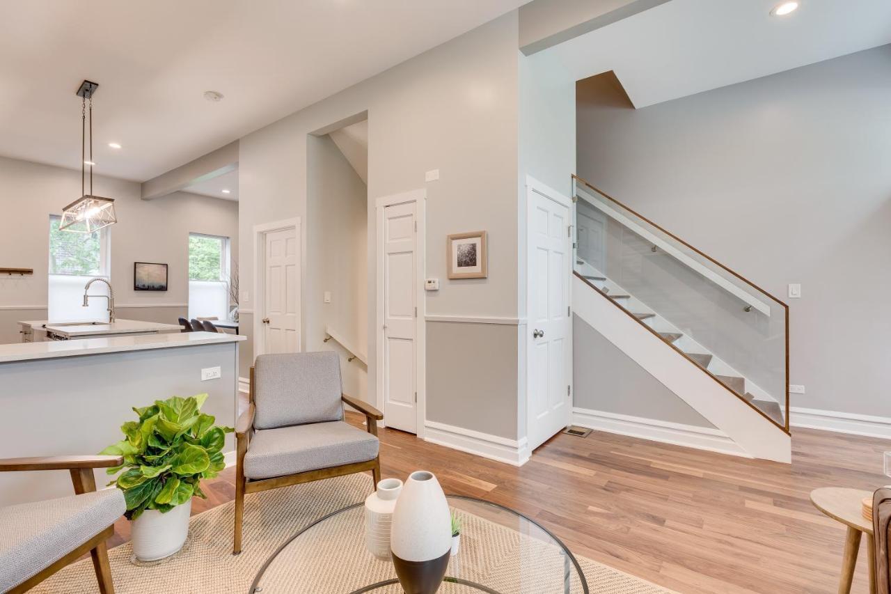 Private Deck And Backyard Perfect For Your Entire Group! Walk To The United Center Casa de férias