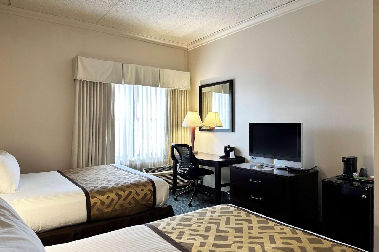 South Loop Hotel 3*