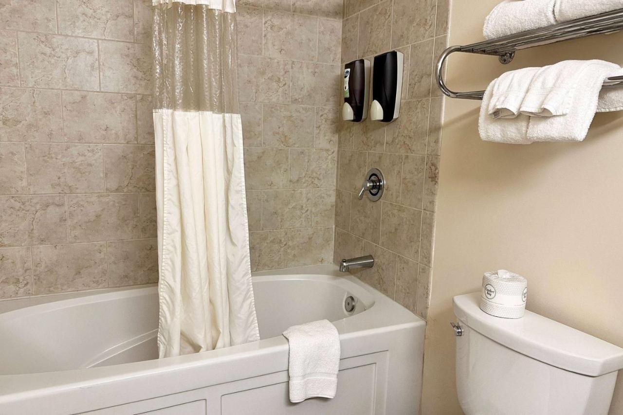 South Loop Hotel 3*