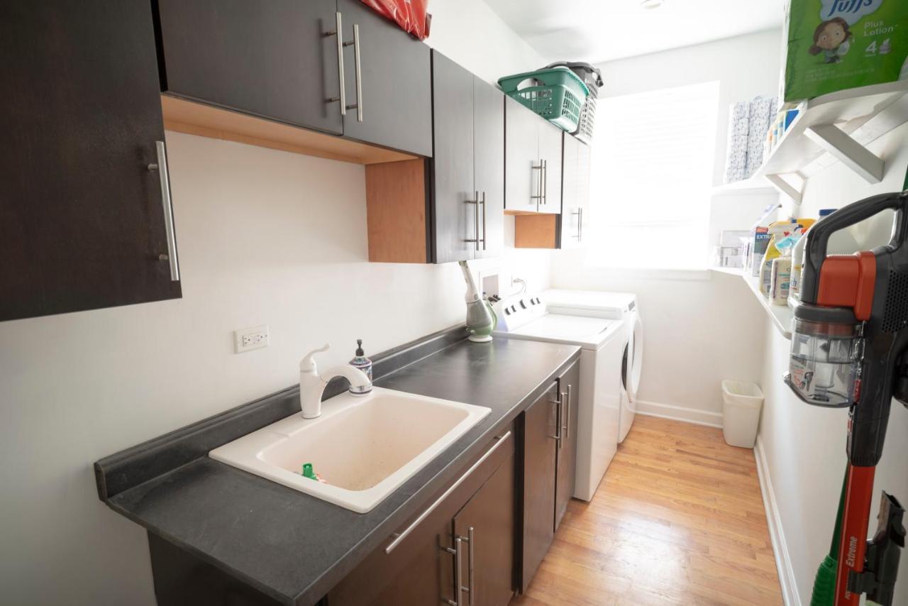 Apartment Club Salon Sleeps 10-20 Free Parking & Tv *