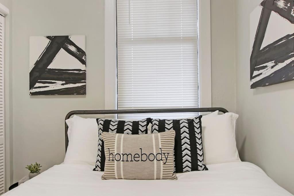 Charm 2br - Clark 4 *