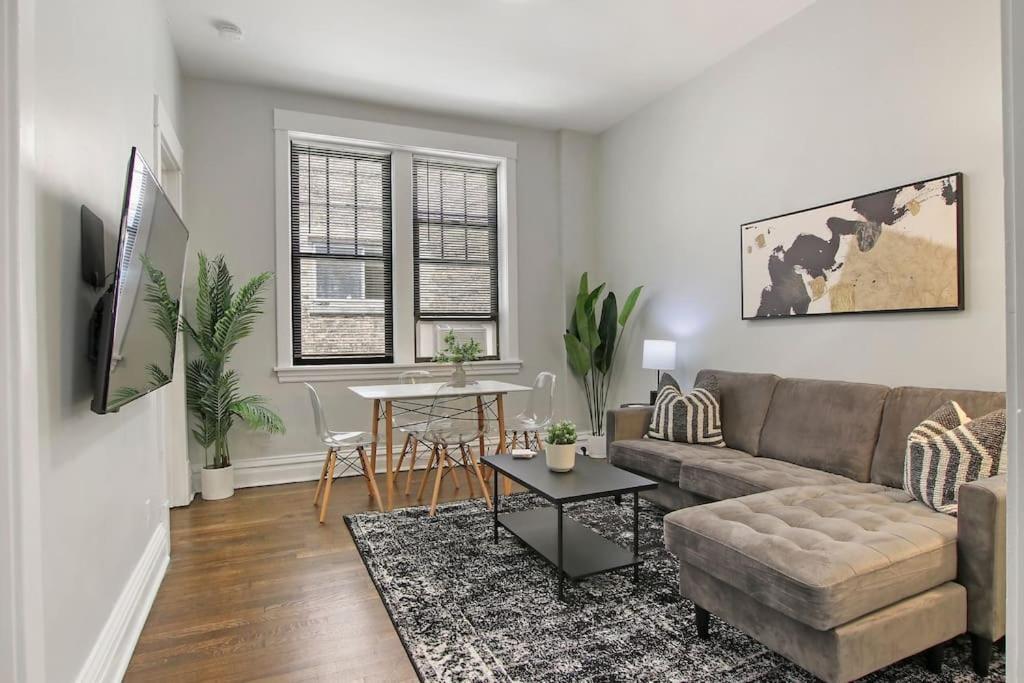 Charm 2br - Clark 4 *