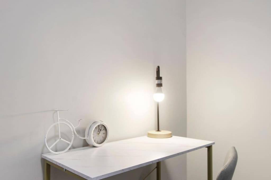 Charm 2br - Clark 4 Chicago