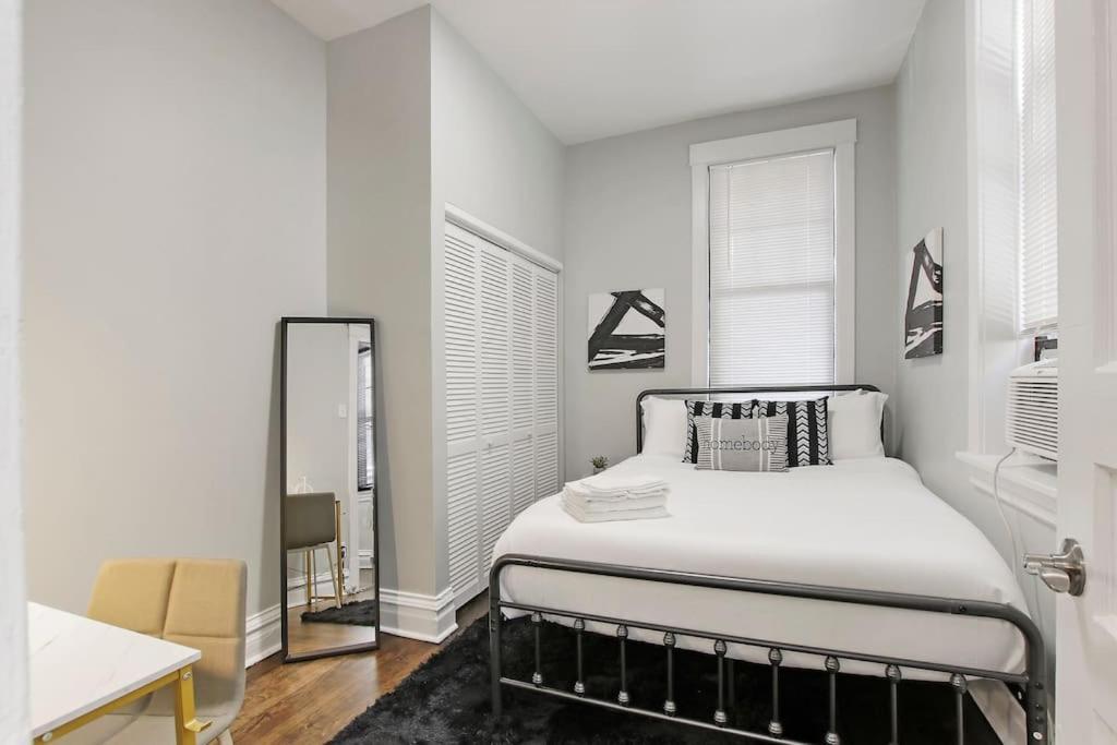 Charm 2br - Clark 4 Chicago