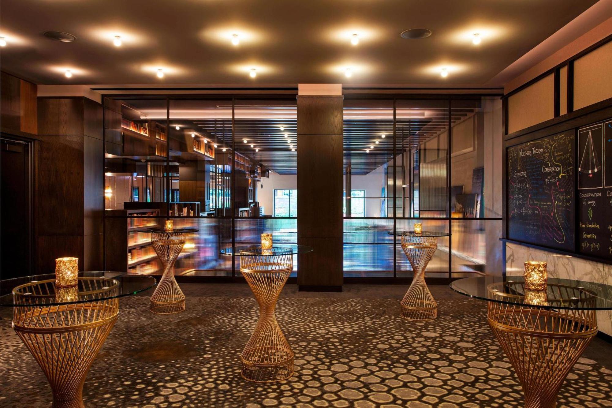 Hotel Emc2, Autograph Collection 4*