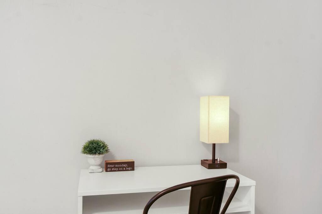 1br Bright And Airy Apt In Hyde Park - Hyde Park 109 And 209 Rep * Chicago