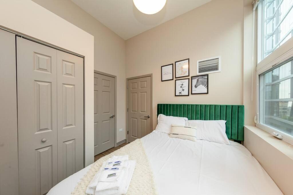 Mccormick 2br/2ba Oasis With Optional Parking, Patio, Gym For Up To 6 Guests *
