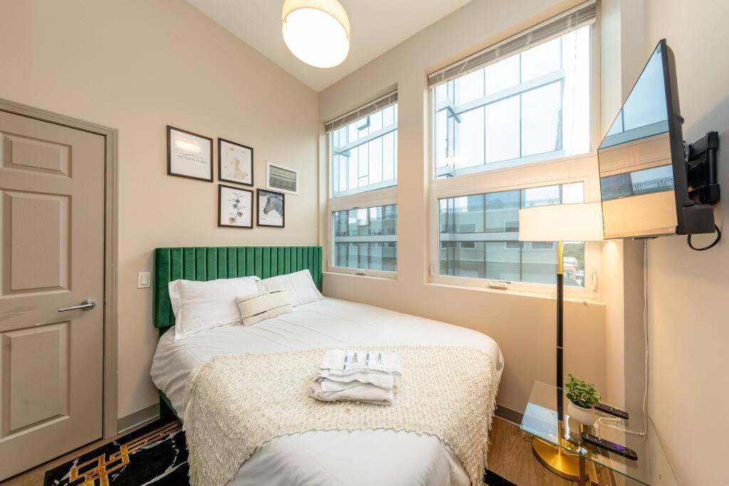 Mccormick 2br/2ba Oasis With Optional Parking, Patio, Gym For Up To 6 Guests Apartamento Chicago