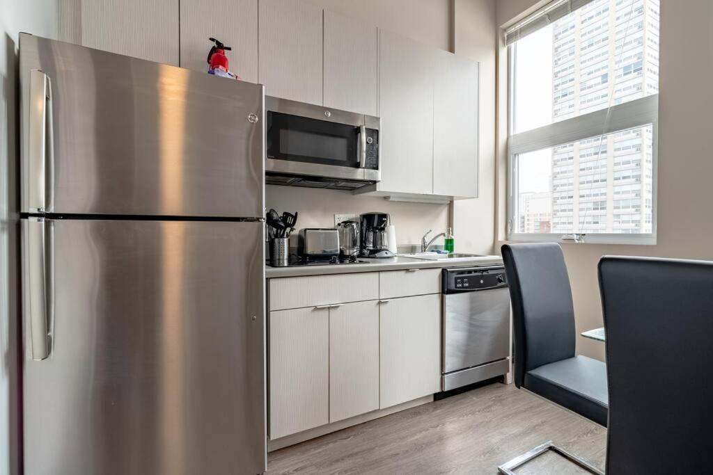 Apartment Mccormick 2br/2ba Oasis With Optional Parking, Patio, Gym For Up To 6 Guests