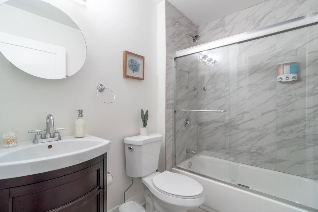 Mccormick Place 420 Friendly 3b/2b With Optional Parking For Up To 8 Guests *