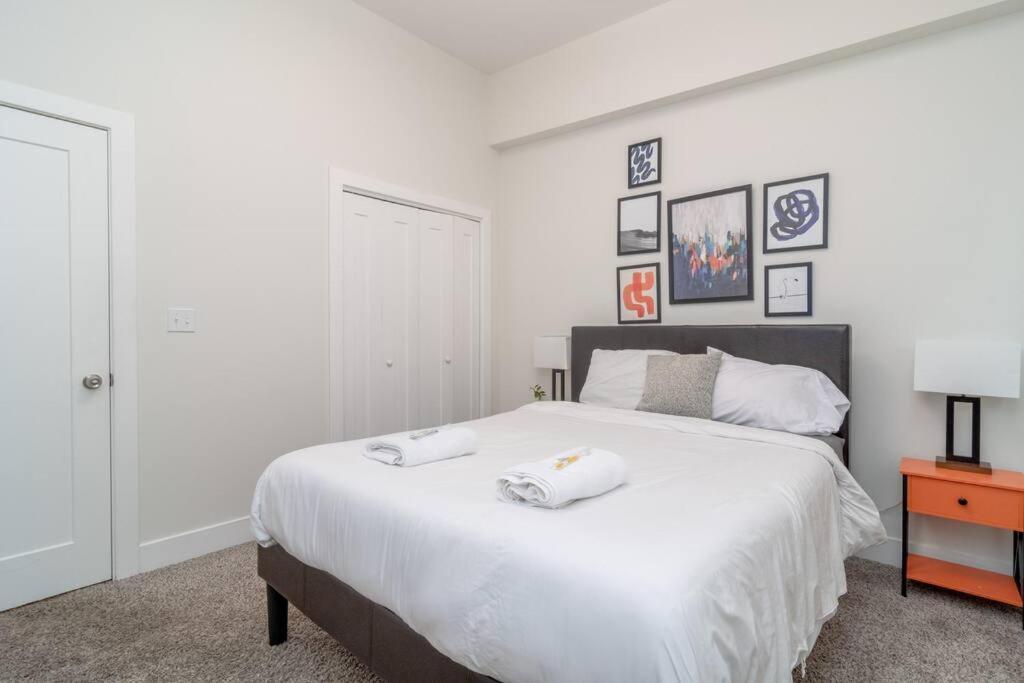 Apartment Mccormick Place 420 Friendly 3b/2b With Optional Parking For Up To 8 Guests