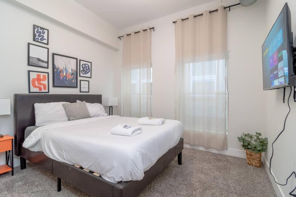 Mccormick Place 420 Friendly 3b/2b With Optional Parking For Up To 8 Guests Apartment