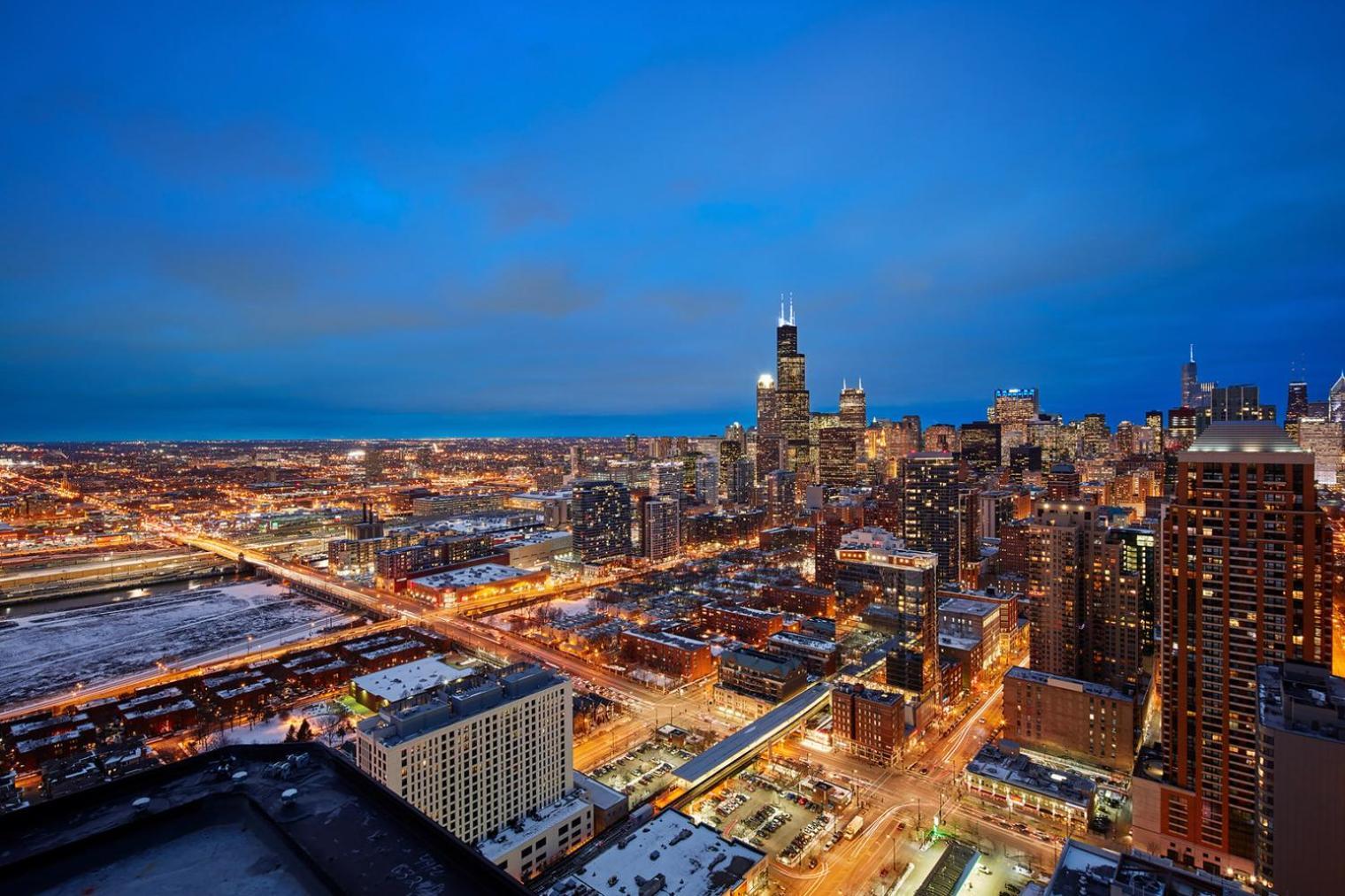 S Loop W Gym Pool Wd Nr The L Chi-185 * Chicago