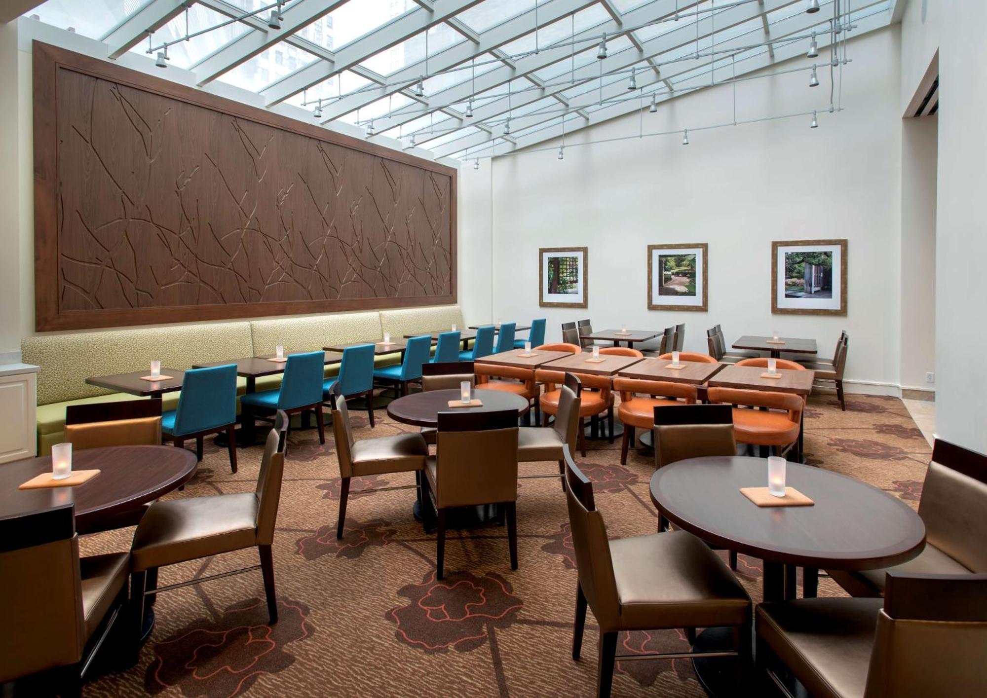 Hilton Garden Downtown Riverwalk Chicago