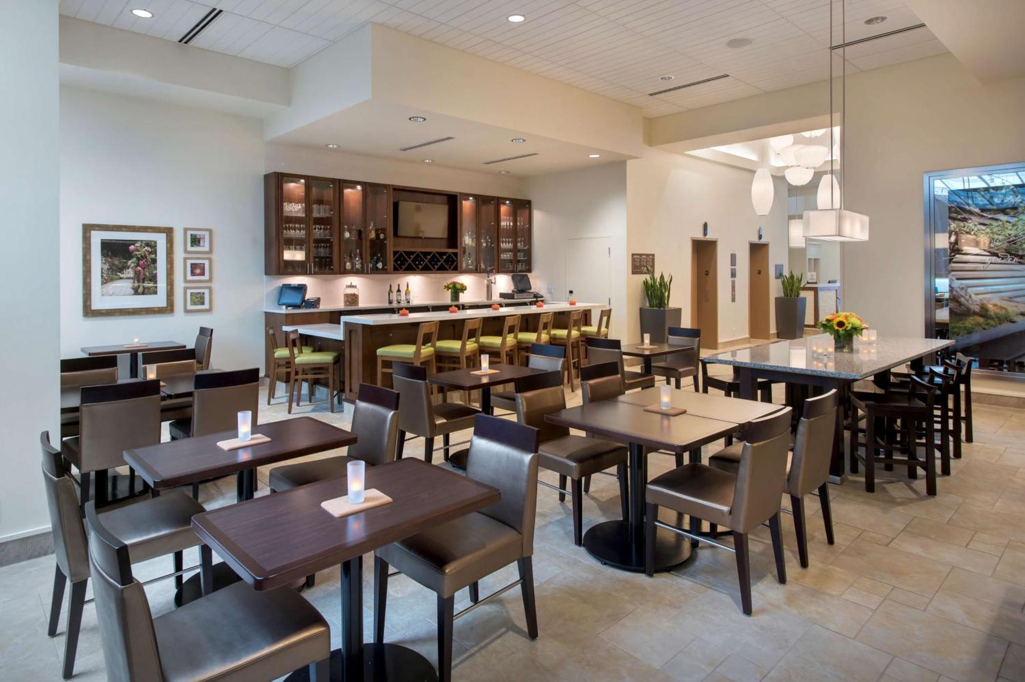 Hotel Hilton Garden Downtown Riverwalk 3*