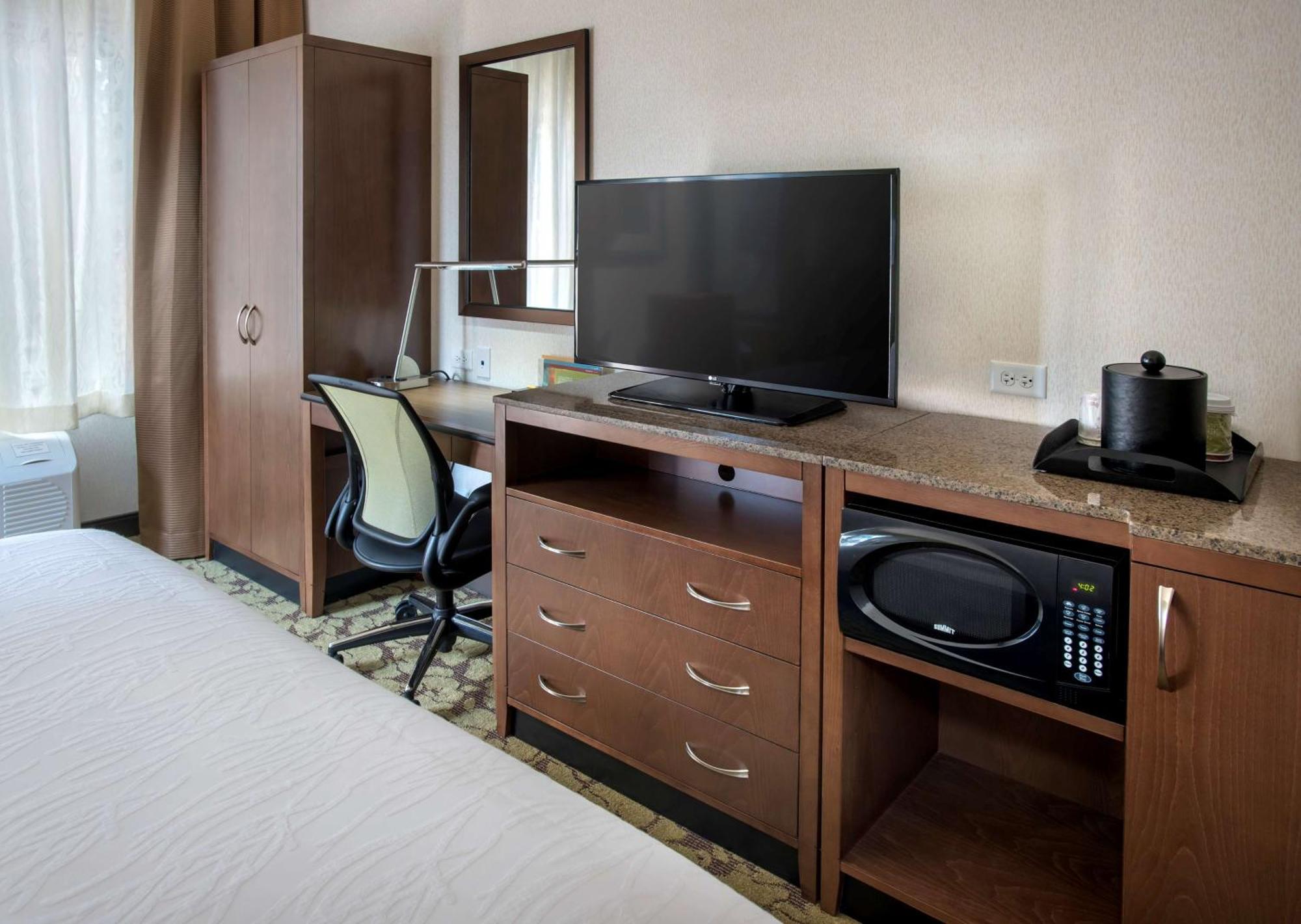 Hilton Garden Downtown Riverwalk Hotel Chicago