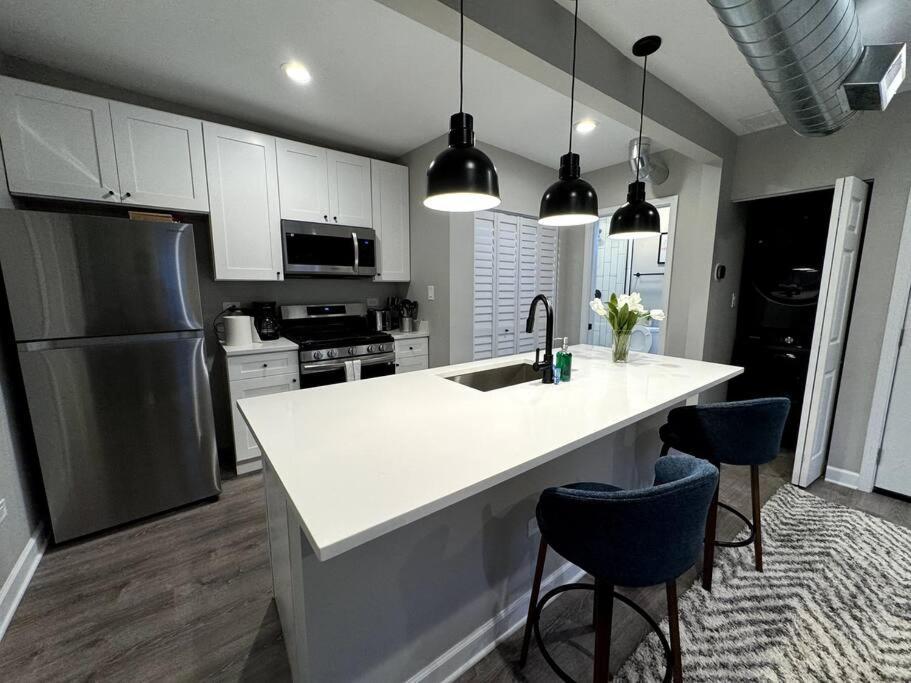 Apartment West Loop King Oasis/2br That Sleeps 6 Guests/walk To Fulton Market *