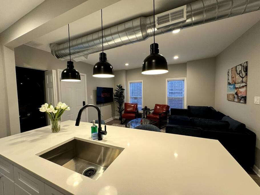 West Loop King Oasis/2br That Sleeps 6 Guests/walk To Fulton Market Apartment *