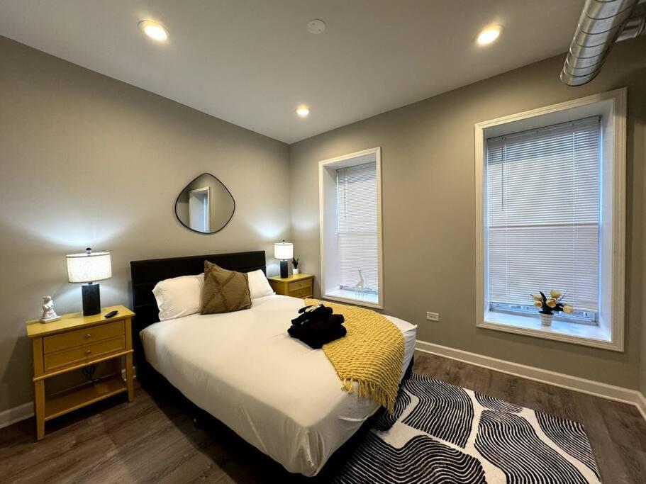 West Loop King Oasis/2br That Sleeps 6 Guests/walk To Fulton Market Apartment