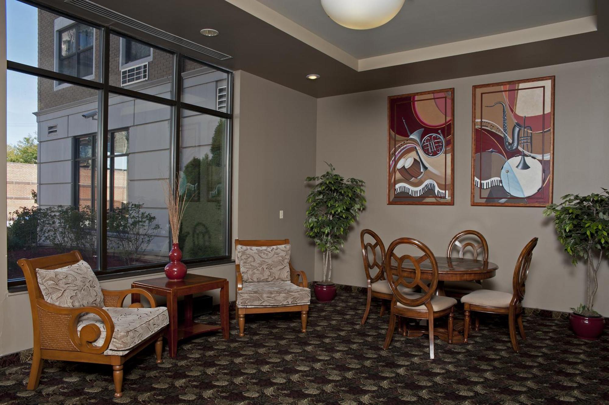 South Loop Hotel 3*