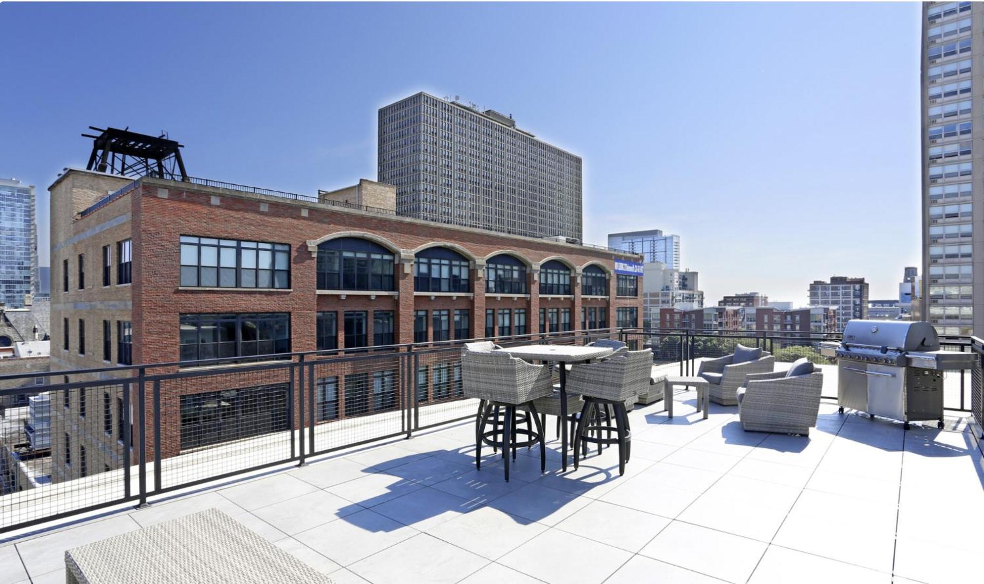 Mccormick 2br/2ba Oasis With Optional Parking, Patio, Gym For Up To 6 Guests * Chicago