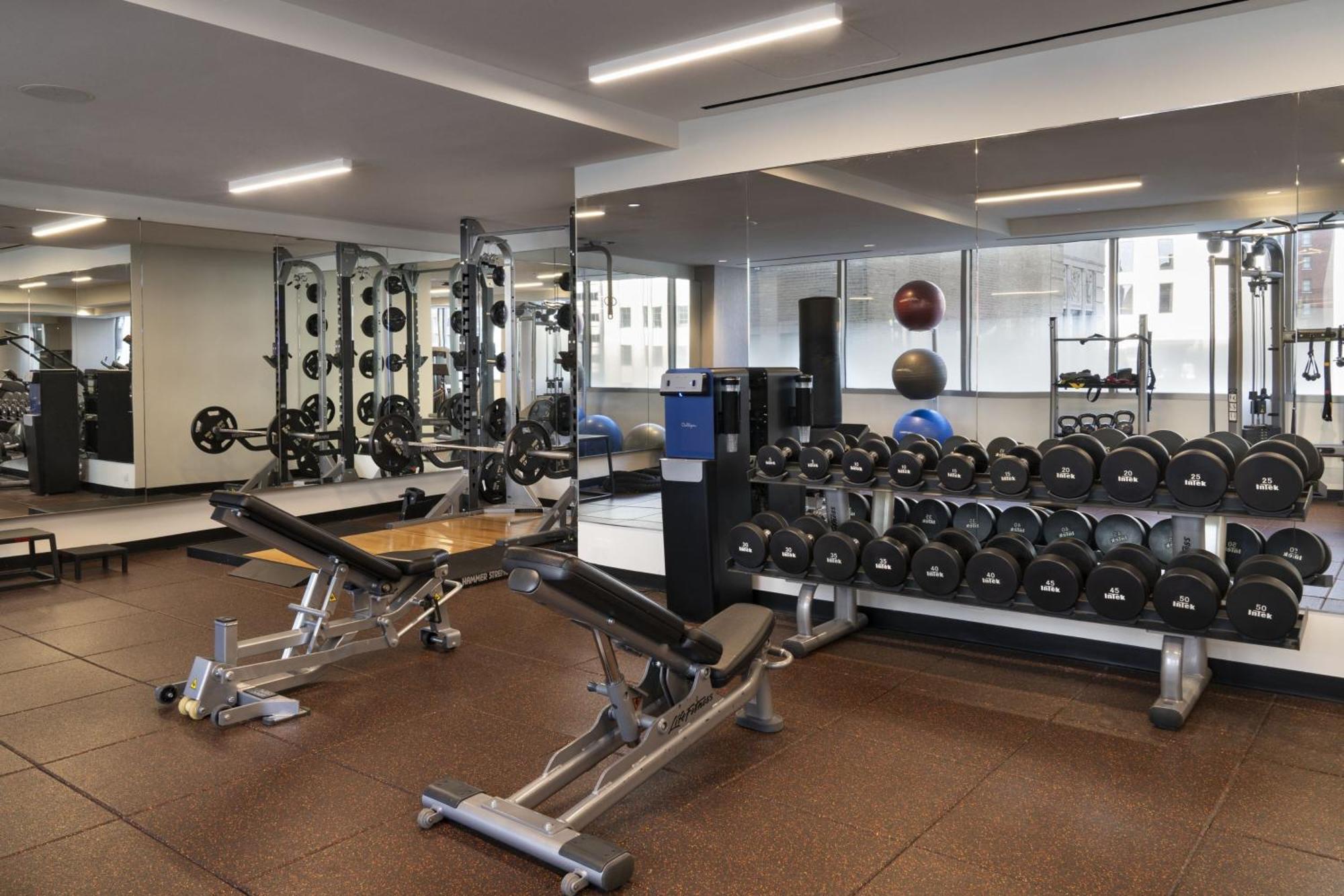 By Marriott Downtown Magnificent Mile 5*