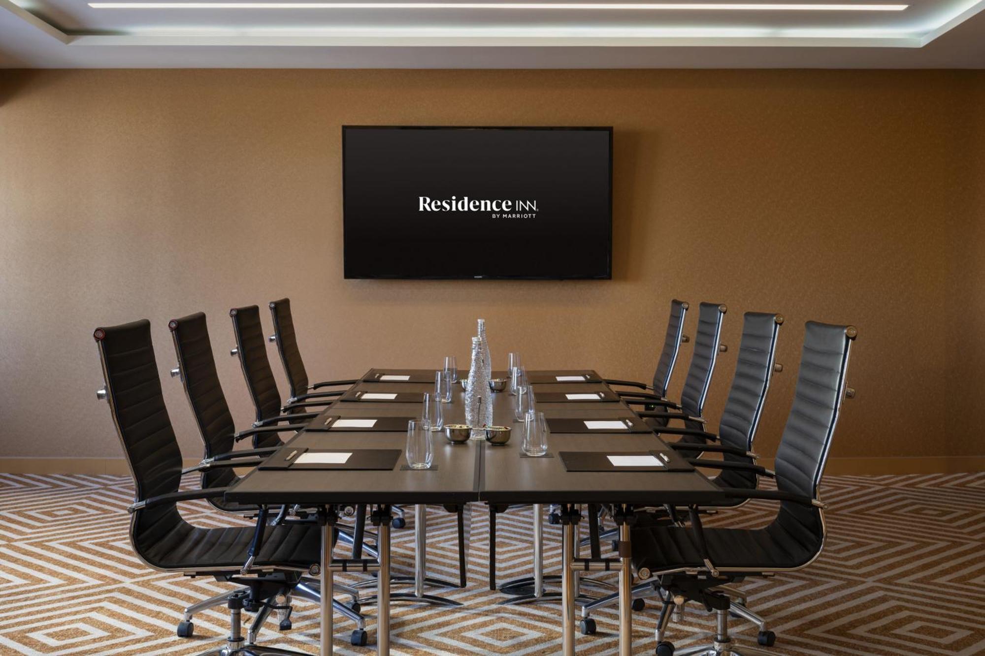 By Marriott Downtown Magnificent Mile Hotel 5*