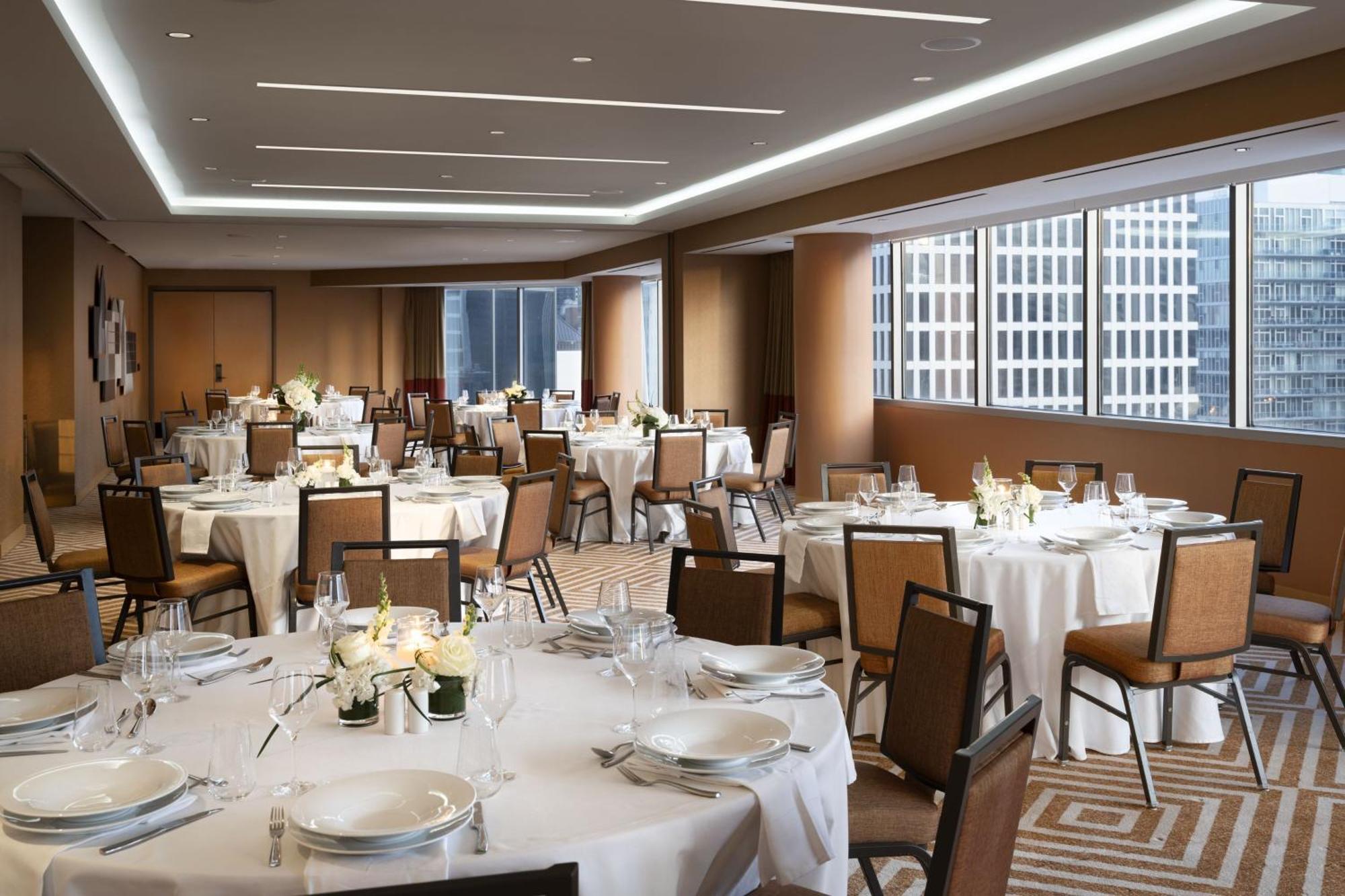 By Marriott Downtown Magnificent Mile 5* Chicago