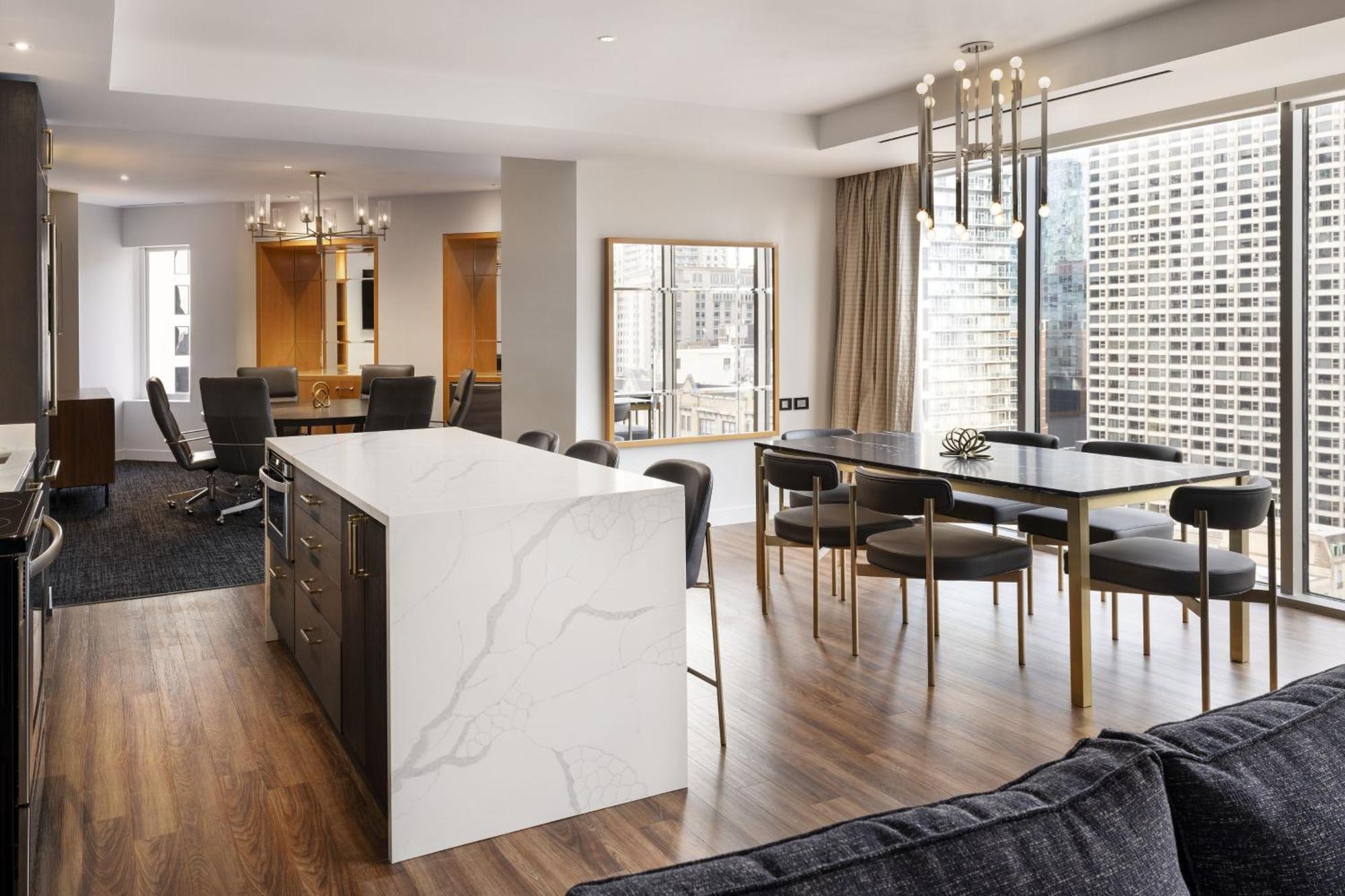 By Marriott Downtown Magnificent Mile Hotel