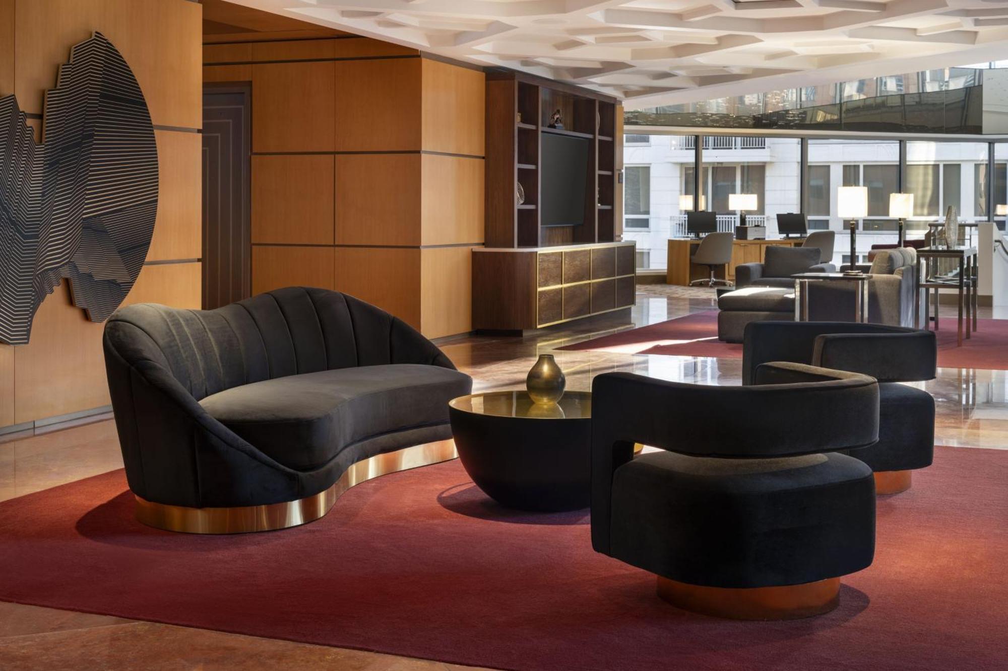 By Marriott Downtown Magnificent Mile 5*