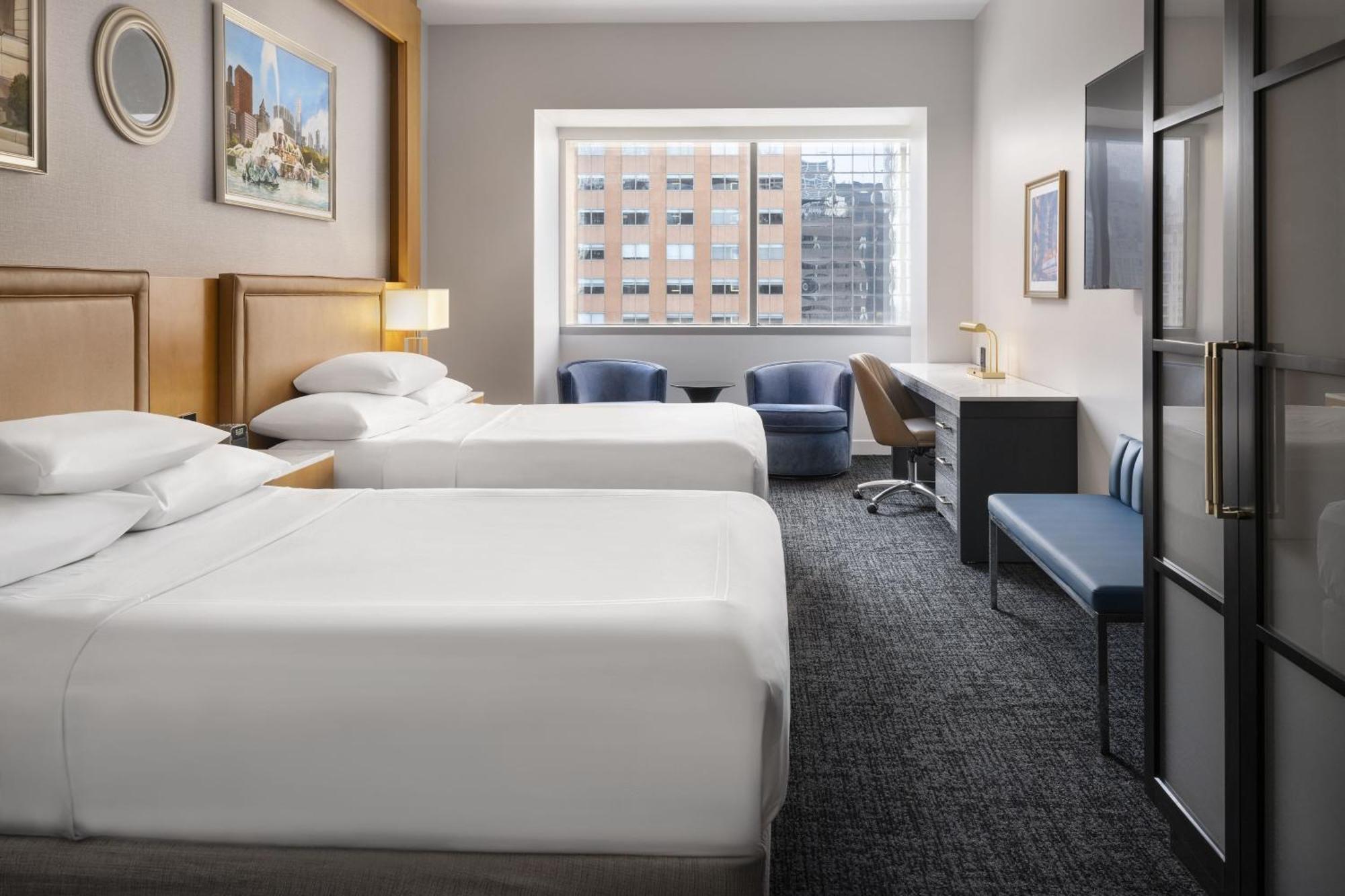 Hotel By Marriott Downtown Magnificent Mile 5*